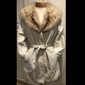 Gorgeous VINTAGE Leather Coat with fur collar ❤️